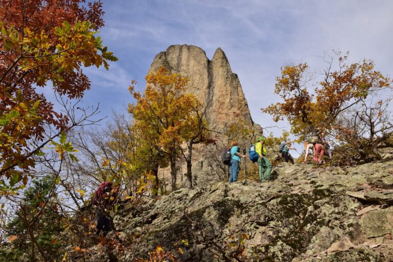 Петела, Минарето, Джин кая и Караджов камък в Родопите